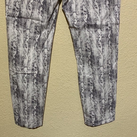 89th &  Madison Jeggings Stretch Pants Size L Animal Print White Gray - Picture 10 of 16